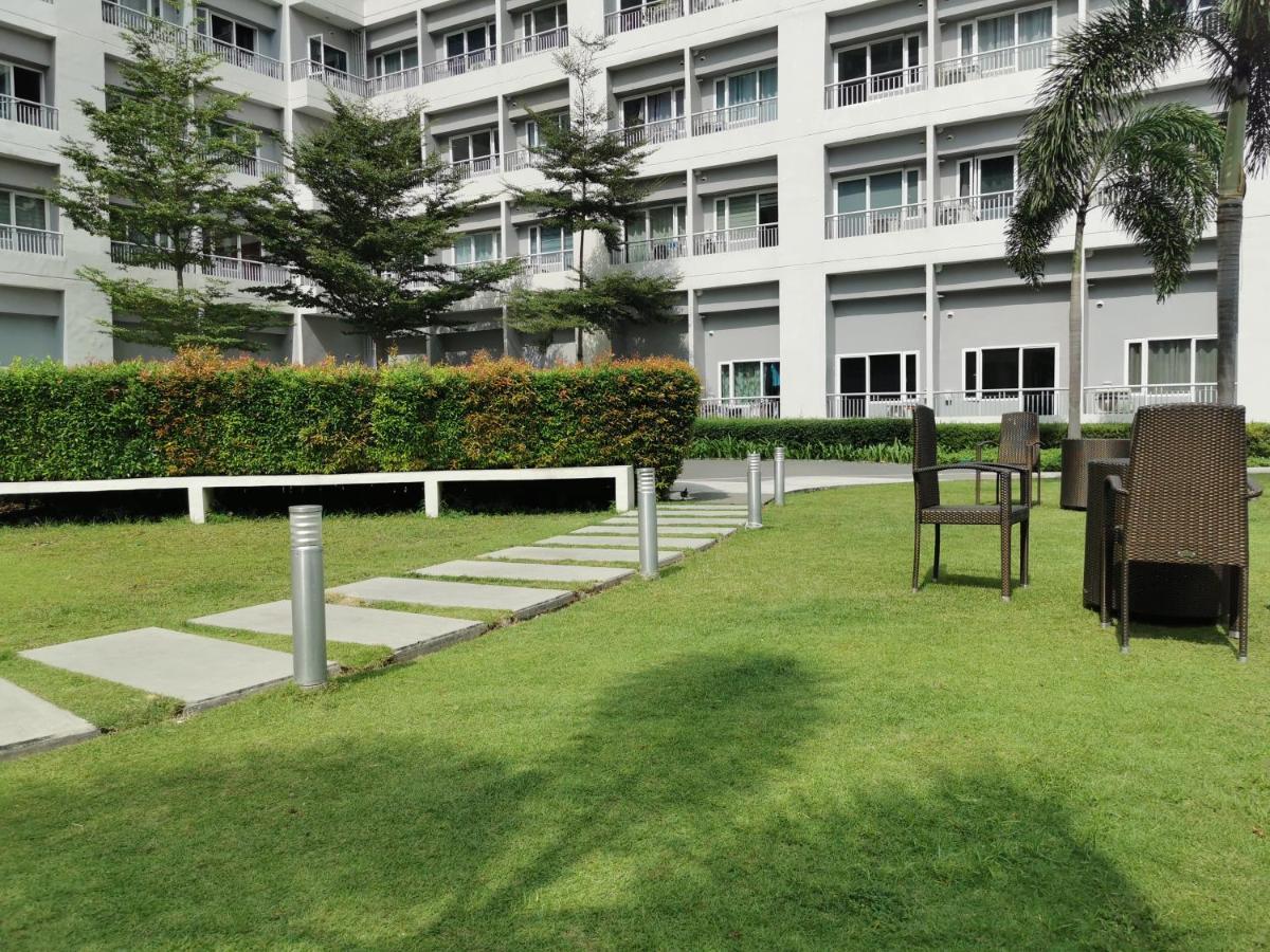 Lot's Pad Nr Bgc Apartment Manila