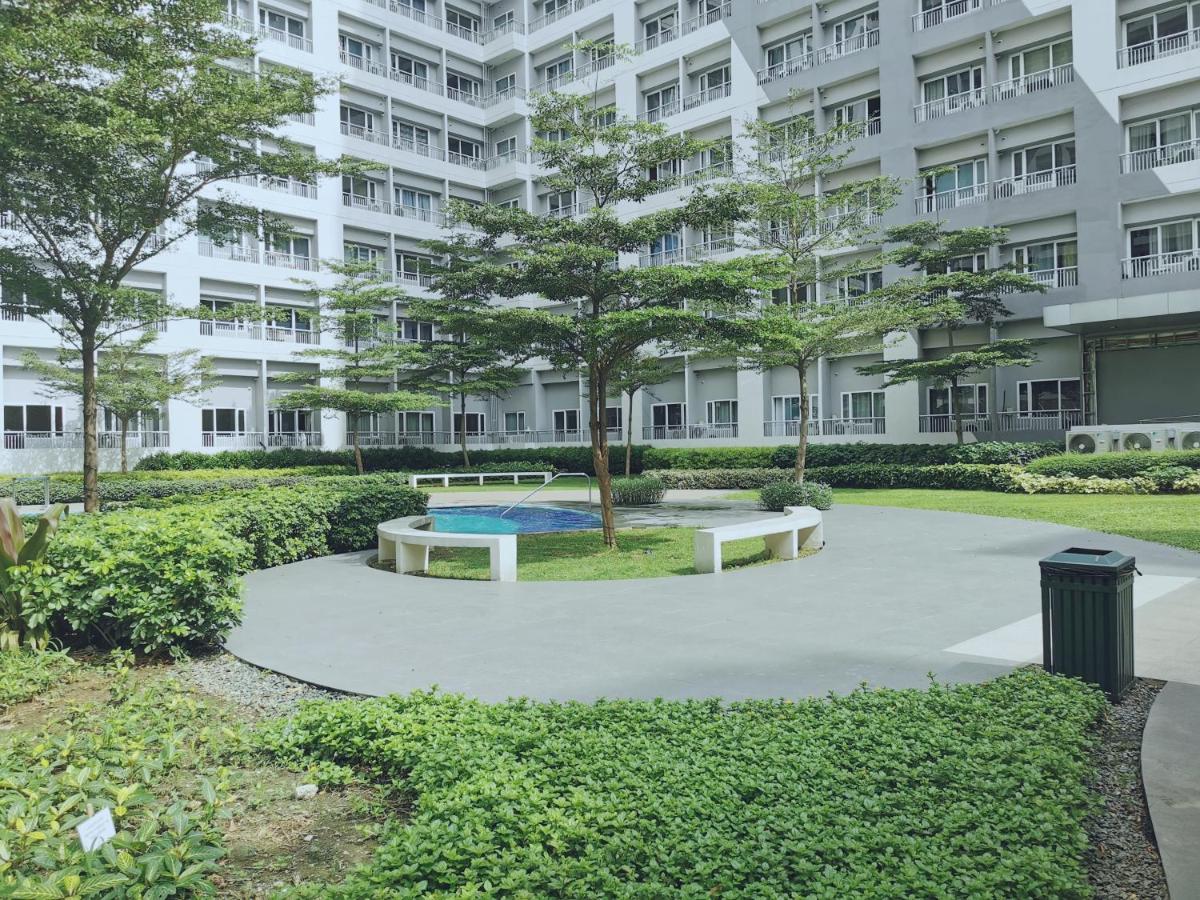Lot's Pad Nr Bgc Apartment Manila