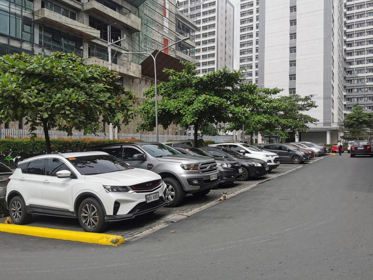 Lot's Pad Nr Bgc Apartment Manila